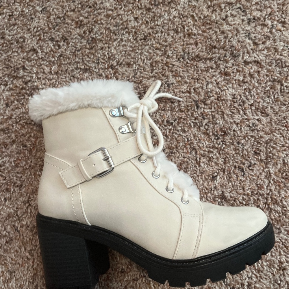 Heel winter boots